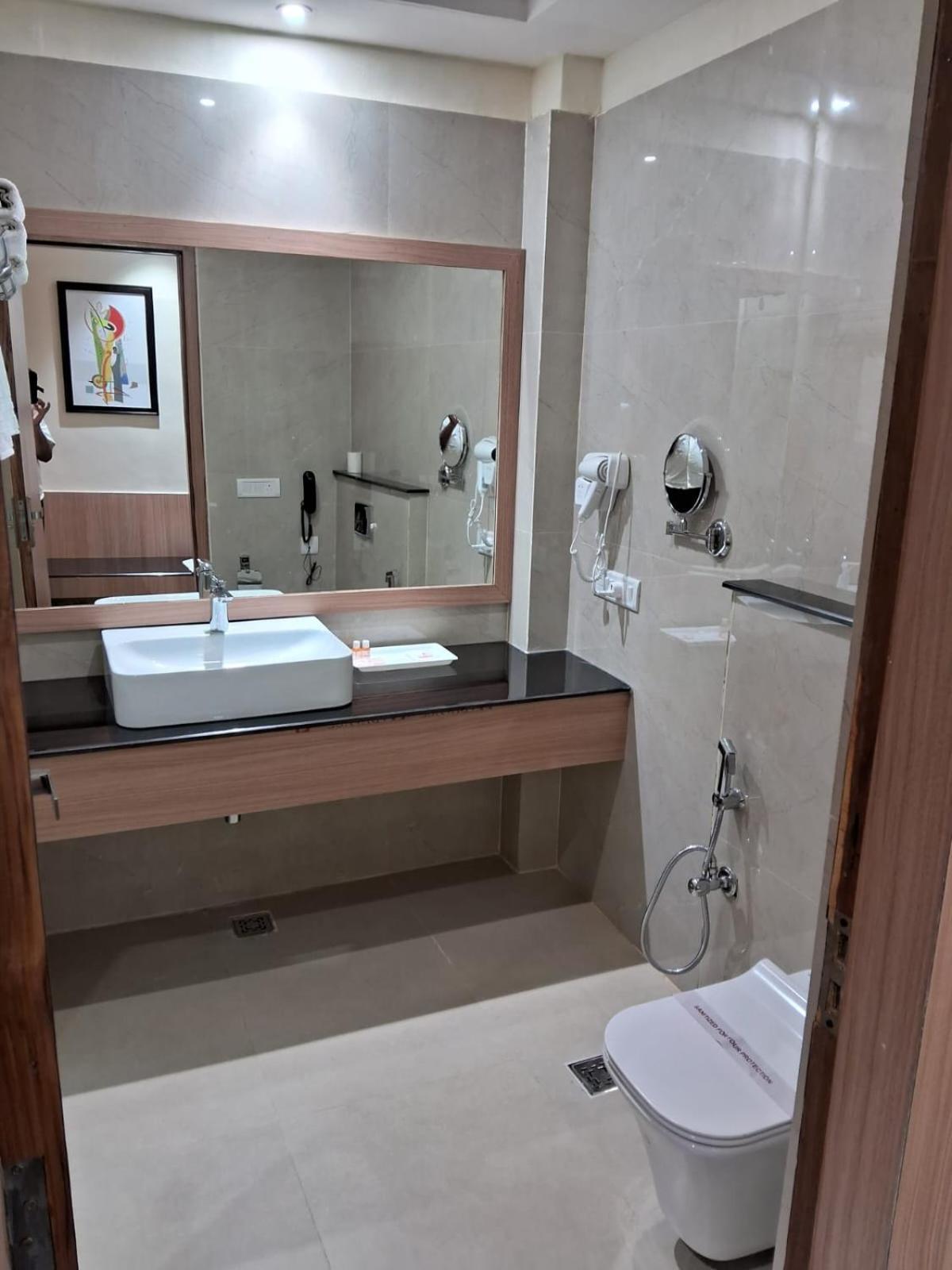 מלון The Rajgir Residency מראה חיצוני תמונה